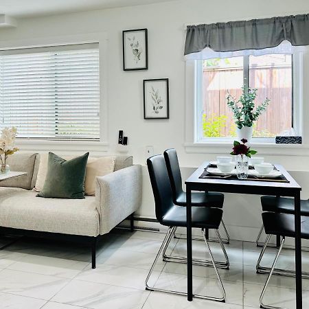 2Br 1.5Ba Full Kitchen Private Guest House - Free Parking - Central Location Vancouver Exterior photo