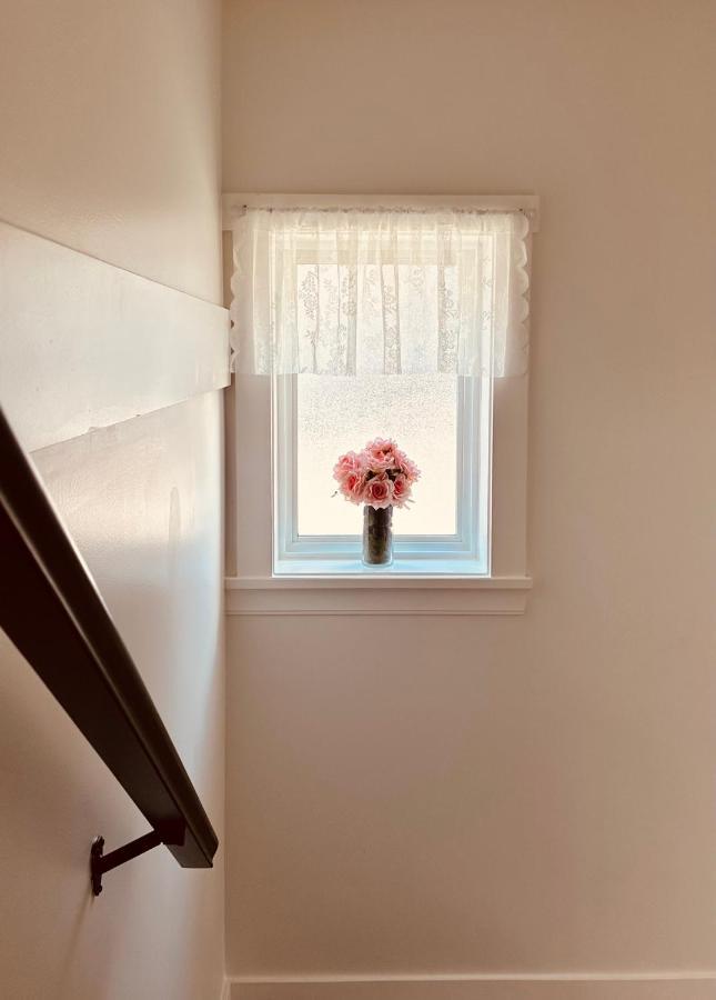 2Br 1.5Ba Full Kitchen Private Guest House - Free Parking - Central Location Vancouver Exterior photo