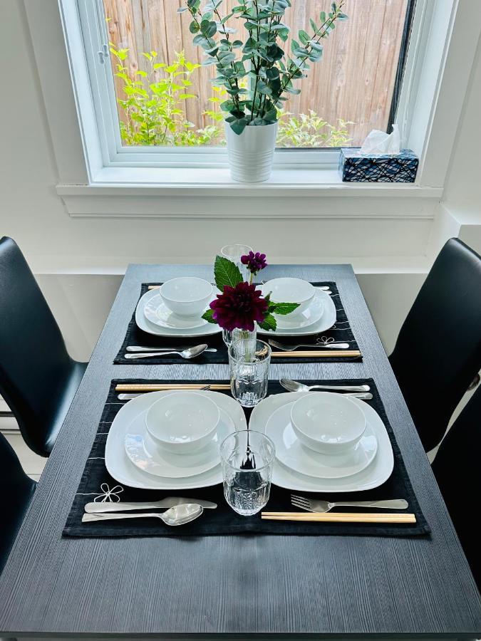 2Br 1.5Ba Full Kitchen Private Guest House - Free Parking - Central Location Vancouver Exterior photo
