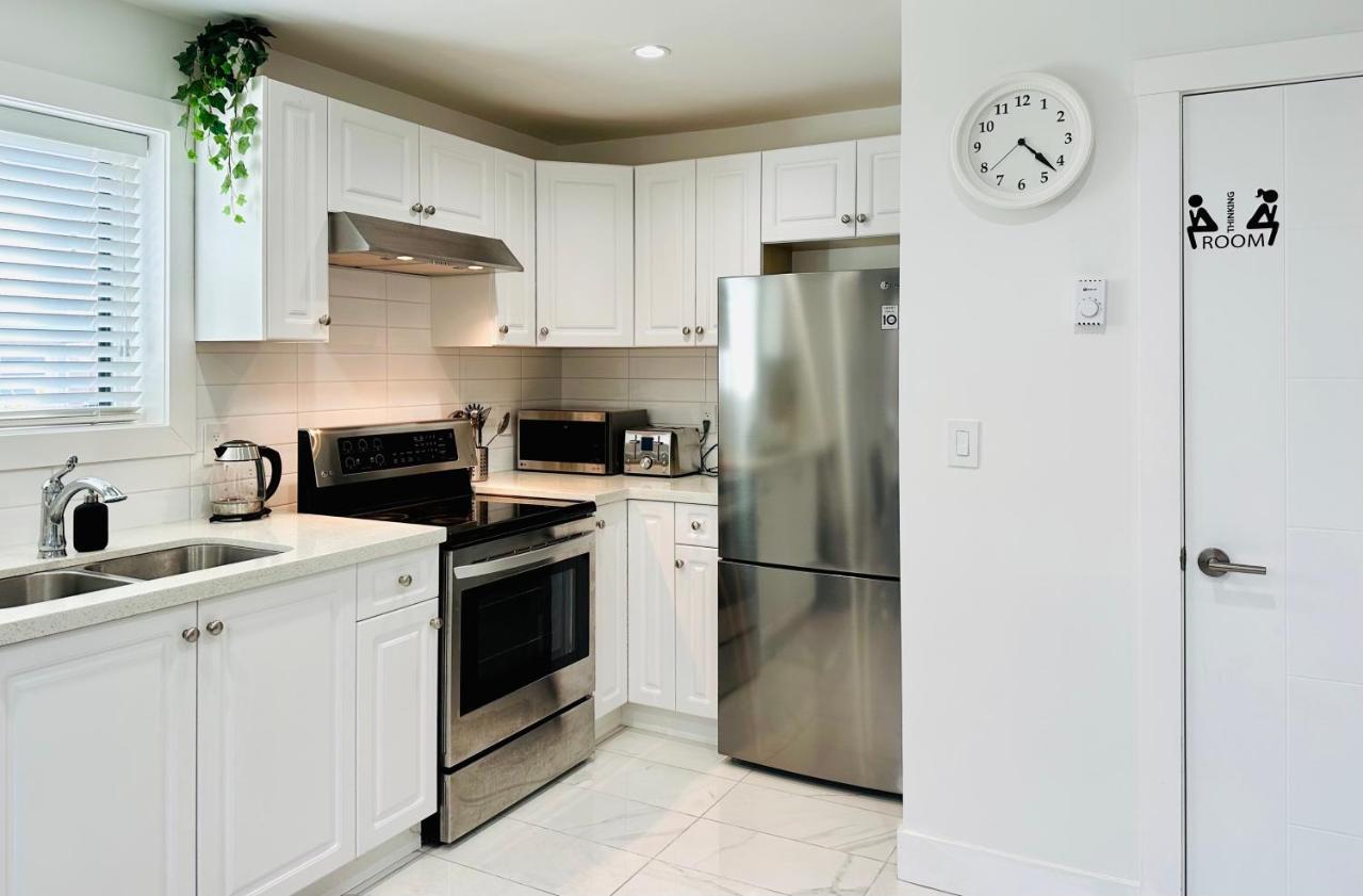 2Br 1.5Ba Full Kitchen Private Guest House - Free Parking - Central Location Vancouver Exterior photo