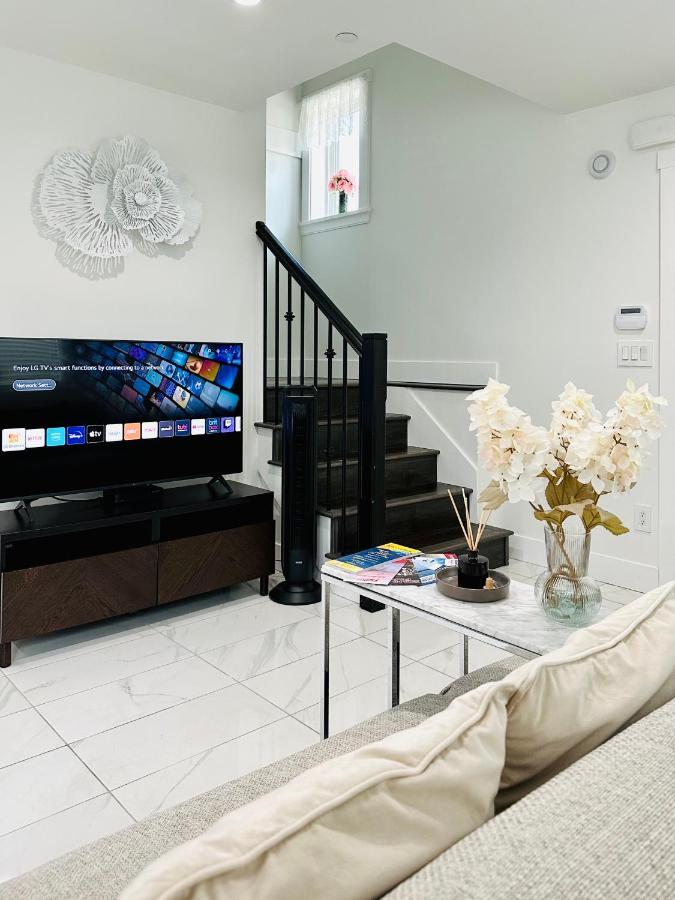 2Br 1.5Ba Full Kitchen Private Guest House - Free Parking - Central Location Vancouver Exterior photo